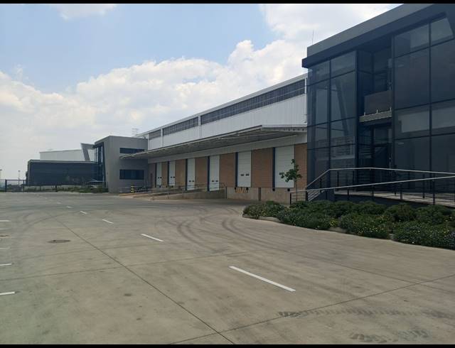 8,300M² WAREHOUSE TO LET IN AIRPORT PARK